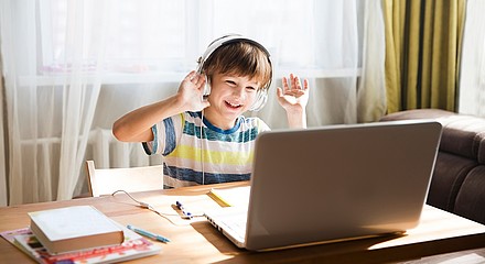 Πίσω στα θρανία! H devolo συμβουλεύει πώς να είστε καλά εξοπλισμένοι για τη νέα σχολική ζωή