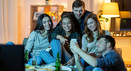 Απόλαυσε ταινίες στο σπίτι: τα καλύτερα tips για video streaming από τη devolo Απόλαυσε ταινίες στο σπίτι: τα καλύτερα tips για video streaming από τη devolo